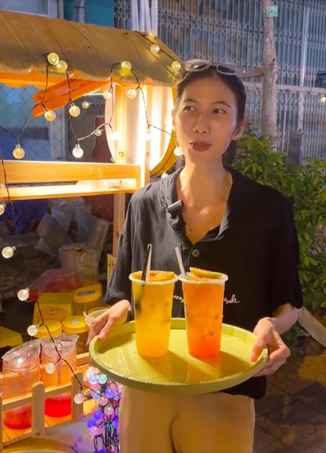 Người mẫu Vietnams Next Top Model bị bắt gặp bán trà muối ớt ở vỉa hè quận 7-1