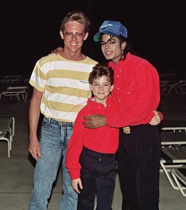 Michael Jackson đã mất 15 năm vẫn bị kiện, ảnh khỏa thân có nguy cơ bị lộ-3