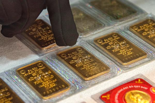 Giá vàng tăng điên đảo, nên mua hay bán chốt lời?-3
