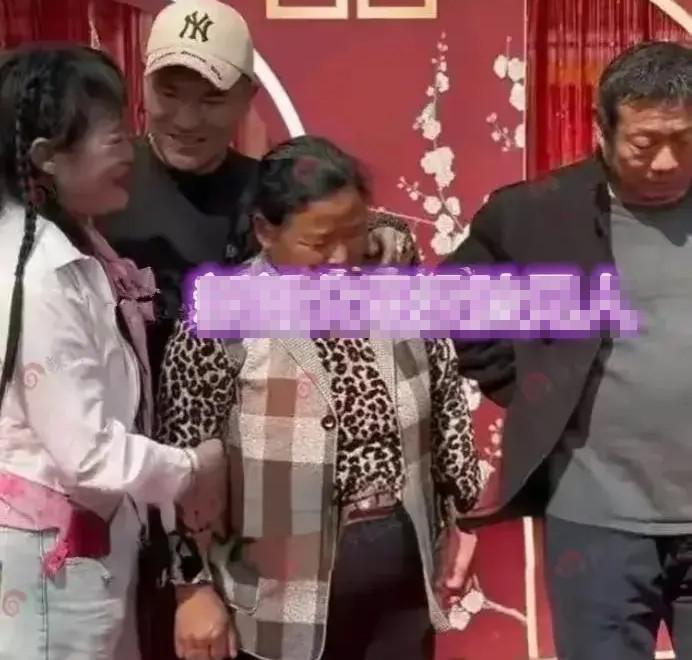 Con trai cưới vợ 68 tuổi, bố mẹ khóc như mưa trong ngày đón dâu-2