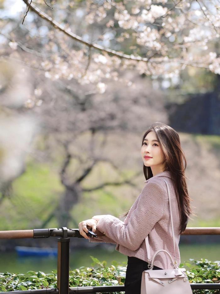 Khoe sắc bên hoa, Hoa hậu Đặng Thu Thảo xứng danh thần tiên tỷ tỷ-1