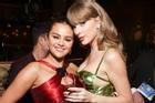 Selena Gomez sẽ sớm theo chân bạn thân Taylor Swift vào câu lạc bộ tỷ phú