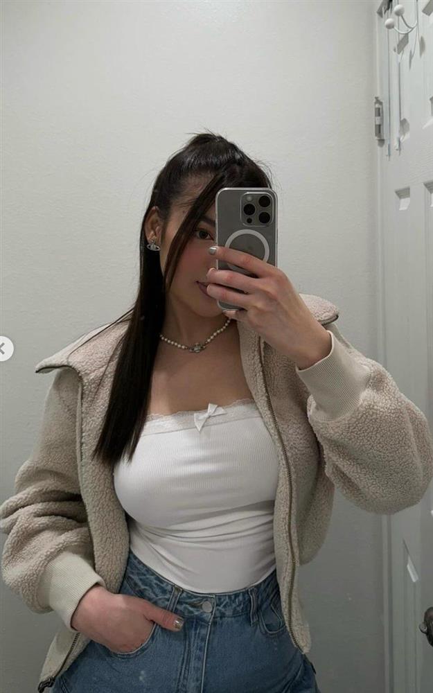 Bạn gái Lương Thế Thành mặc váy ngắn, áo quây mát mẻ giữa chợ Bến Thành-5