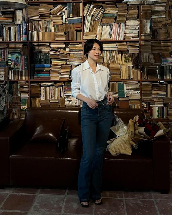 Bí kíp mặc áo sơ mi trắng và quần jeans xanh tuyệt đẹp-2