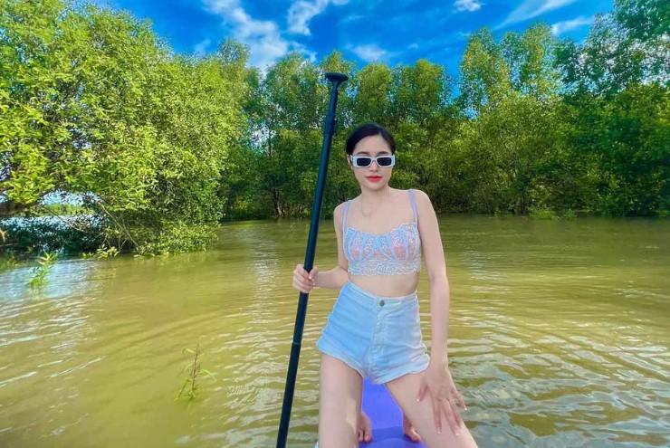 Diễm My 9X, Diệp Lâm Anh... mặc gợi cảm nhất khi đi chèo thuyền, lướt ván-6