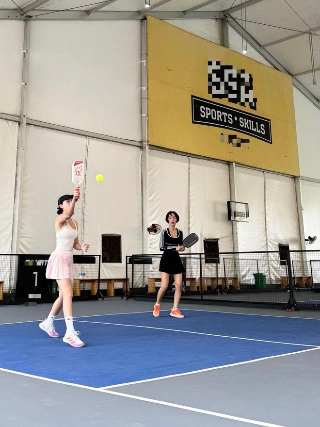 Hội phú bà lập biệt đội chơi Pickleball từ Bắc tới Nam, có cả nàng dâu tỷ phú trốn con lao ra sân nhập hội-2