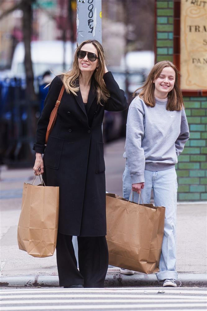 Angelina Jolie tìm niềm an ủi bên cô con gái 15 tuổi giữa bộn bề lo toan-6