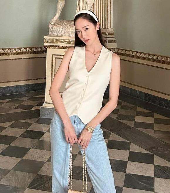 Học Jessica cách diện áo gile sang xịn và tôn dáng trong mùa hè-2