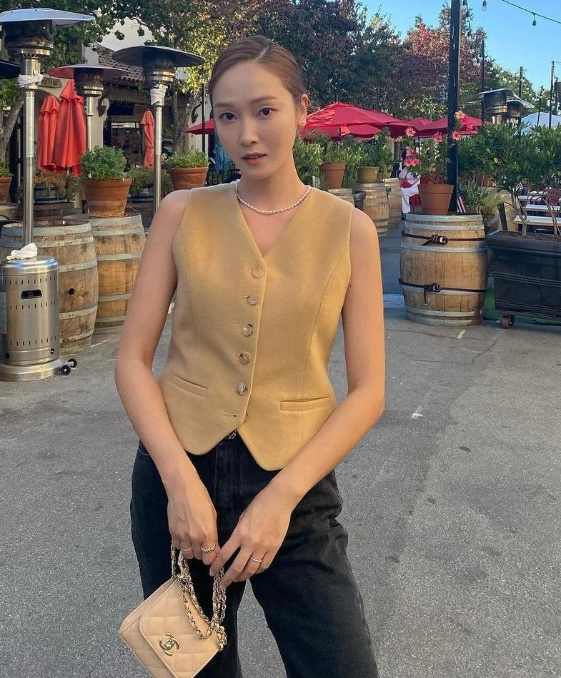 Học Jessica cách diện áo gile sang xịn và tôn dáng trong mùa hè-6