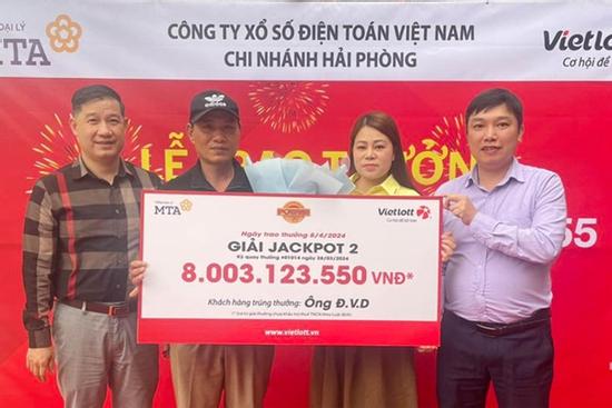 Người trúng Vietlott 8 tỷ nói lý do không đeo mặt nạ