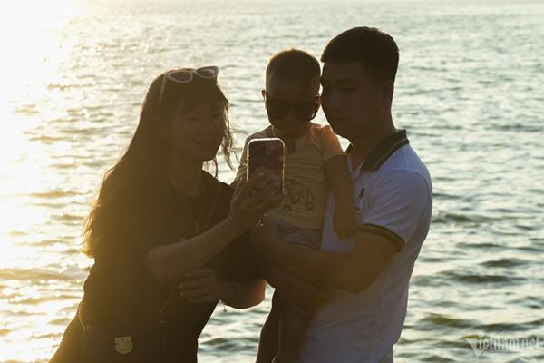 Dự báo thời tiết 22/4/2024: Miền Bắc có mưa giông, Trung Bộ nắng nóng đổ lửa-2