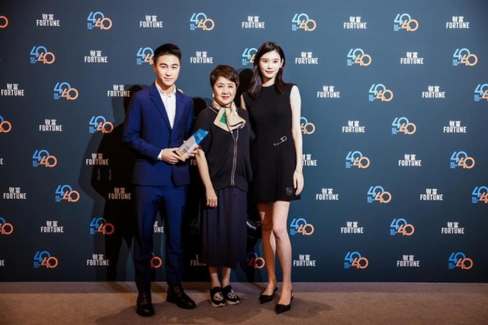 Hôn nhân viên mãn của siêu mẫu bỏ sự nghiệp, kết hôn với thiếu gia kém tuổi-4