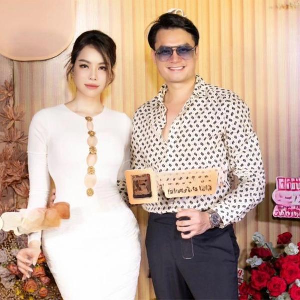 Giữa tin đồn chia tay, tình trẻ kém 14 tuổi của Trương Ngọc Ánh thân thiết với con dâu tỷ phú Hoàng Kiều-1