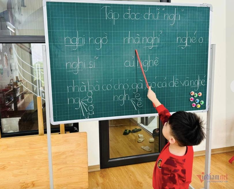 Chuẩn bị vào lớp 1, học sinh mầm non ở Hà Nội học thêm như... sĩ tử thi đại học-1