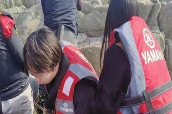 Ném vỡ xe Mercedes trả thù cho luống tỏi bị cán rồi tái mặt khi phải bồi thường-2