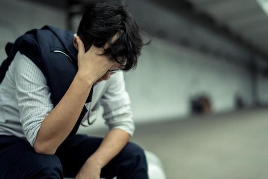 Tôi bàng hoàng ngày trở về sau khi đi nước ngoài gửi hết tiền cho vợ