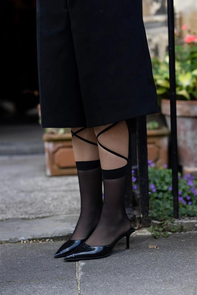 Mẫu giày đang là mốt vừa tôn dáng, vừa dễ đi-5