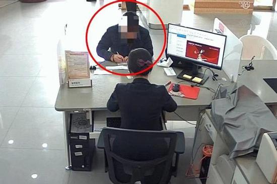 Con phát biểu muốn làm ngân hàng vì bố và ông làm chủ tịch: Phụ huynh lập tức bị điều tra