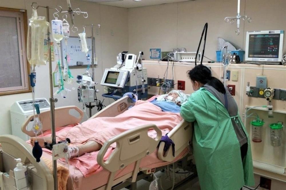 Cô gái phải thở máy, liệt tứ chi vì đồ uống giới trẻ thích mê-1