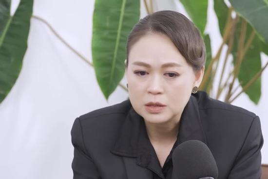 Một nữ diễn viên bị chính bố chồng đẩy ra đường cùng ba đứa con, trắng tay: 'Chua xót lắm'