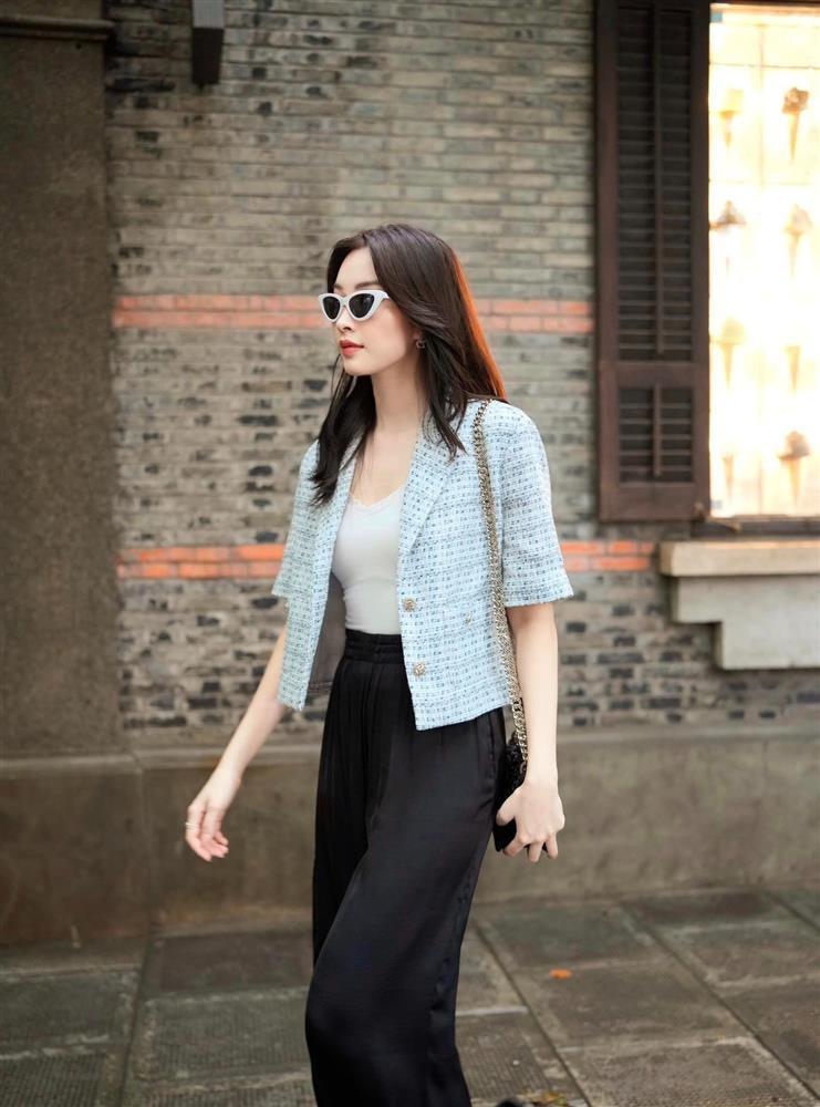 Hoa hậu Đặng Thu Thảo diện đi diện lại 1 kiểu áo từ mùa đông sang mùa hè-5