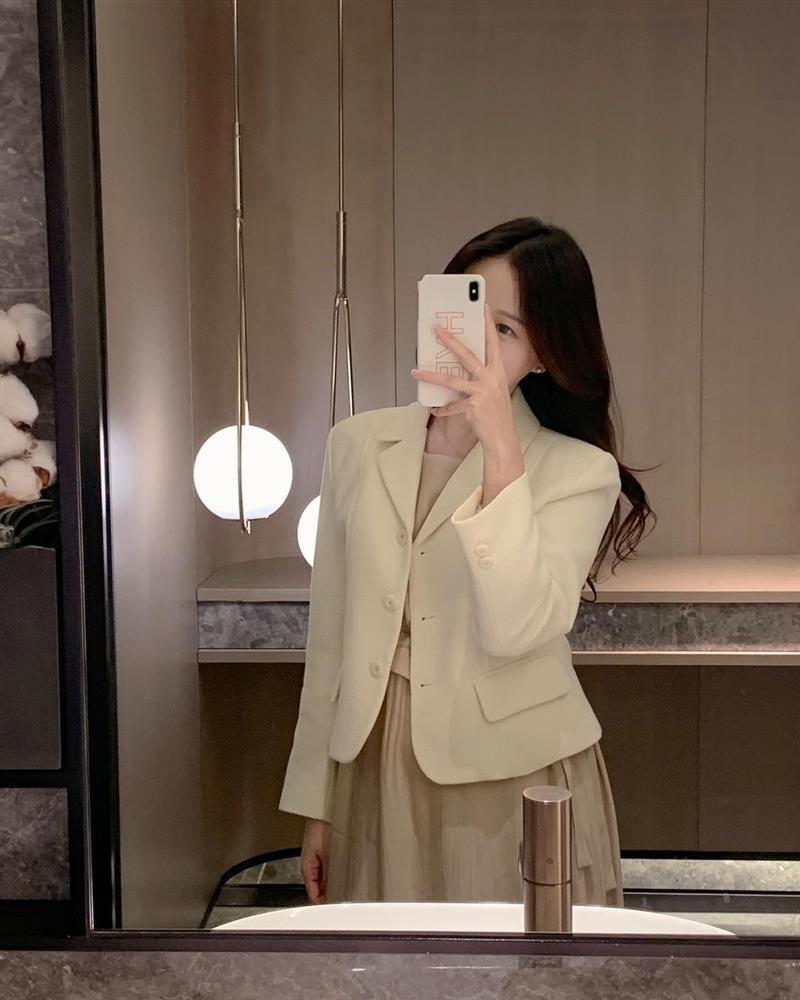 Hoa hậu Đặng Thu Thảo diện đi diện lại 1 kiểu áo từ mùa đông sang mùa hè-6