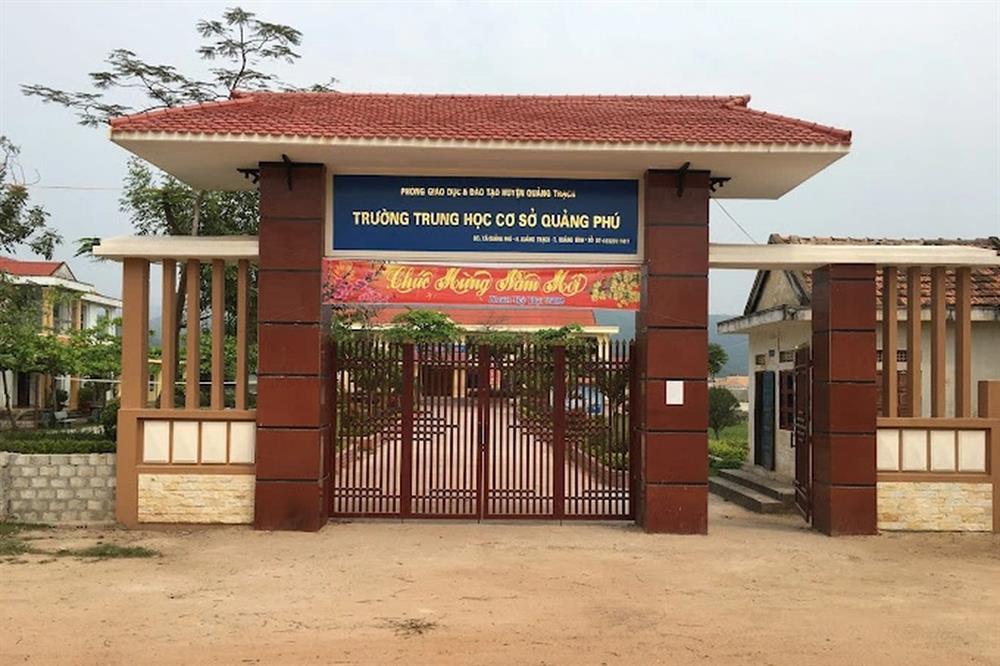 Làm rõ vụ nữ sinh lớp 7 bị nhóm bạn đánh đập, lột đồ-1