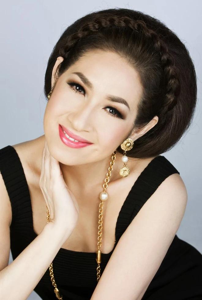 Con gái danh ca Thái Thanh là bà mẹ 9 con, U70 vẫn trẻ trung thon gọn, hôn nhân êm ấm bên chồng thứ 3-4