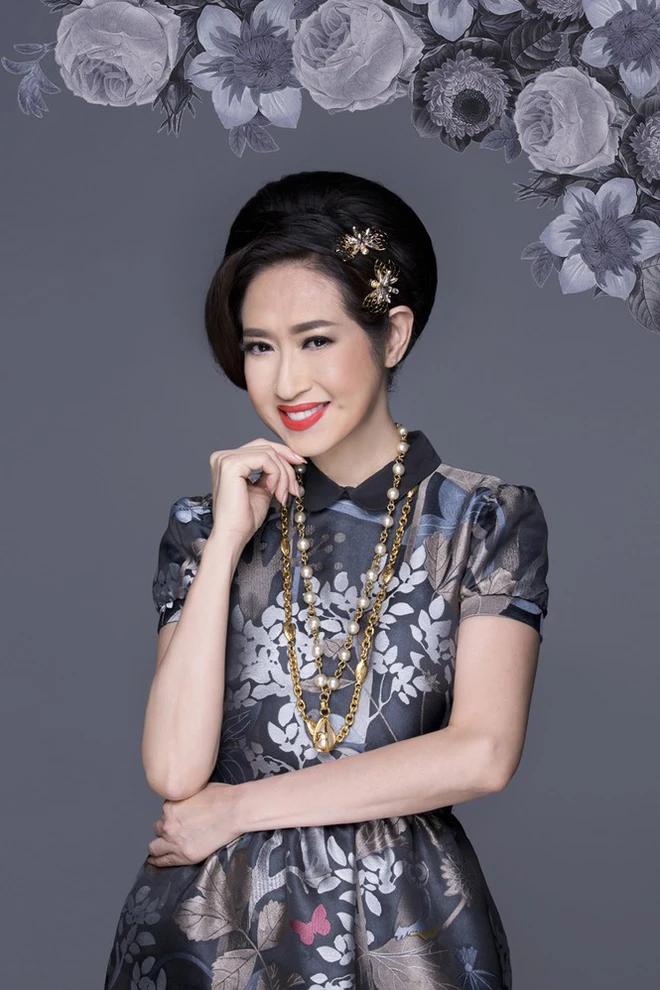 Con gái danh ca Thái Thanh là bà mẹ 9 con, U70 vẫn trẻ trung thon gọn, hôn nhân êm ấm bên chồng thứ 3-6