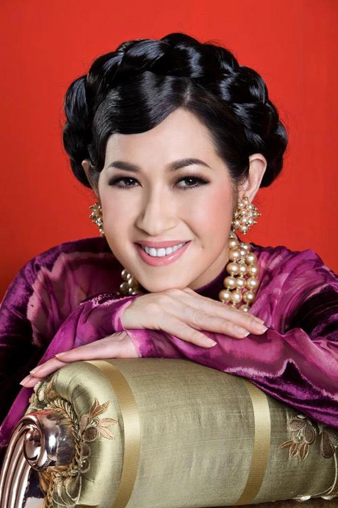 Con gái danh ca Thái Thanh là bà mẹ 9 con, U70 vẫn trẻ trung thon gọn, hôn nhân êm ấm bên chồng thứ 3-8