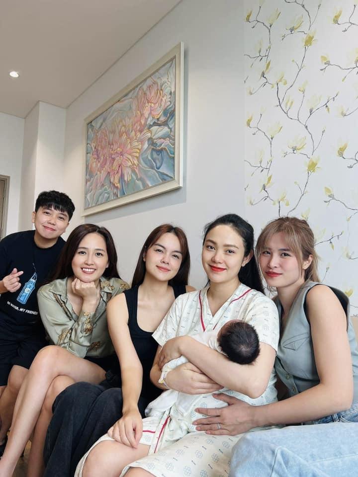 Nhan sắc các mẹ bầu nổi tiếng khi lâm bồn: Minh Hằng, Nhã Phương đẹp không lối thoát, một sao nữ hy sinh để mặt mộc vẫn rạng rỡ-2