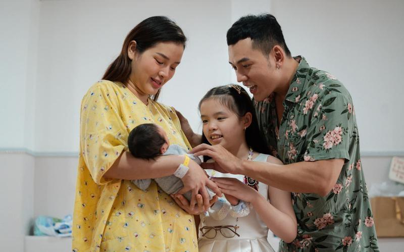 Nhan sắc các mẹ bầu nổi tiếng khi lâm bồn: Minh Hằng, Nhã Phương đẹp không lối thoát, một sao nữ hy sinh để mặt mộc vẫn rạng rỡ-8