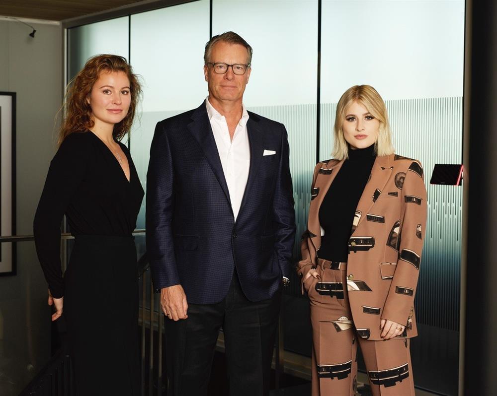 Cặp chị em 9 năm liên tiếp vào danh sách tỷ phú trẻ nhất thế giới-1