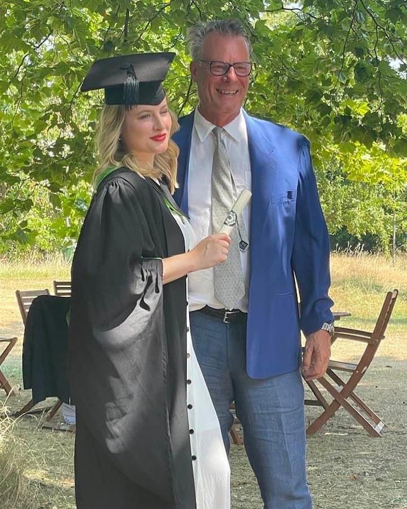 Cặp chị em 9 năm liên tiếp vào danh sách tỷ phú trẻ nhất thế giới-4