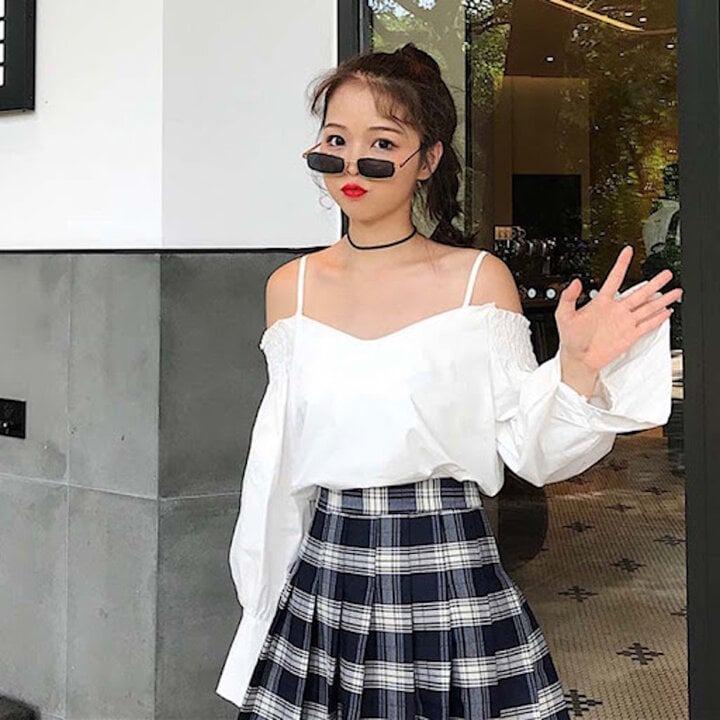 Những kiểu áo hở vai làm mưa làm gió thời gian qua-3