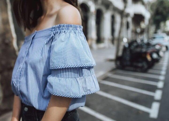 Những kiểu áo hở vai làm mưa làm gió thời gian qua-4