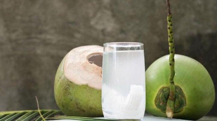 Có nên uống nước dừa mỗi ngày trong thời tiết nắng nóng?-2