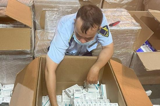 Tạm giữ lô tân dược trị giá 7 tỷ đồng trong sân bay Tân Sơn Nhất