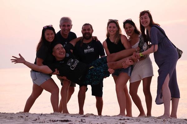 Khách Việt chi 50 triệu đồng và hành trình săn cá mập khát máu ở Maldives-10