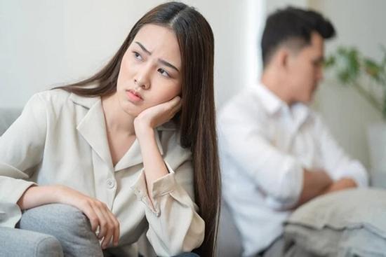 Vì sao ngày càng nhiều phụ nữ đệ đơn ly hôn?