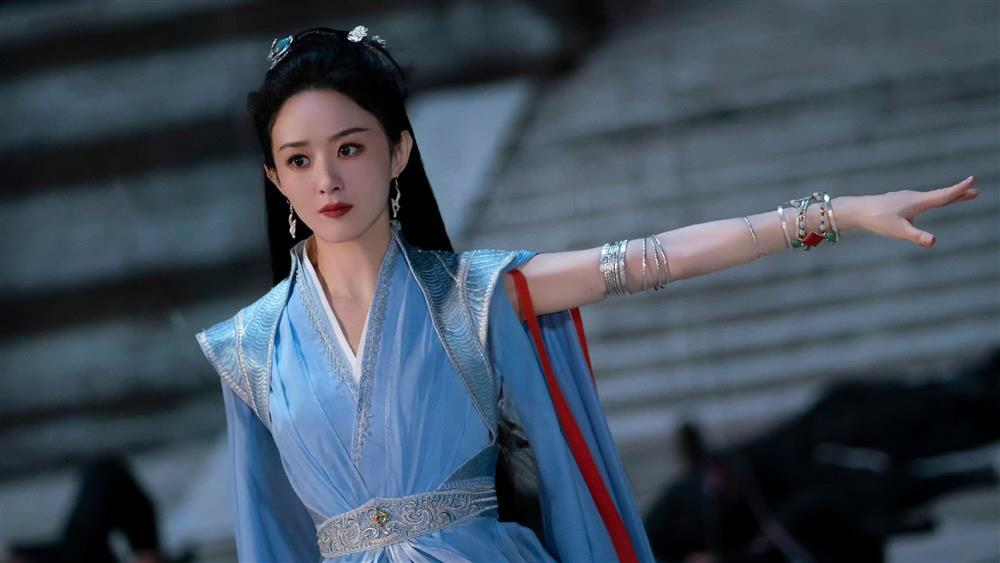 Bạch Lộc và Triệu Lệ Dĩnh đụng hàng phong cách xanh mát, ai xinh đẹp hơn ai?-6