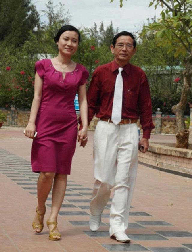 Cuộc sống đại gia chơi ngông bậc nhất Việt Nam: Có 6 đời vợ, 74 tuổi cưới vợ trẻ kém 54 tuổi-6