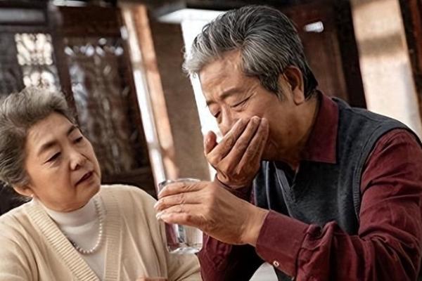 39 tuổi, lương 70 triệu đồng nhưng đi họp lớp tôi chỉ nói 10 triệu: Về nhà, thấy mình bị bạn ‘block’-4