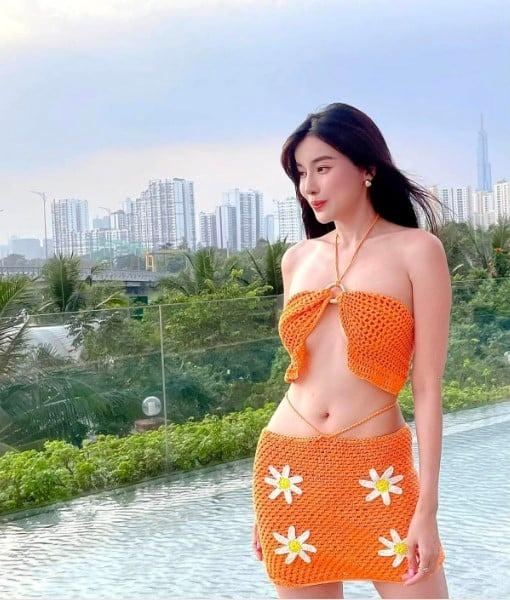 Hai mỹ nhân tên Hà đọ sắc với bikini màu cam rực rỡ đón hè-4