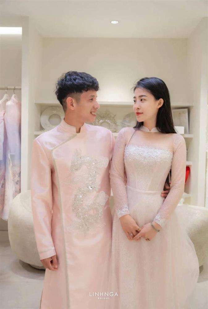 Vợ sắp cưới của hậu vệ Nguyễn Phong Hồng Duy: Gia thế khủng, sắc vóc khiến fan nữ ghen tị-1
