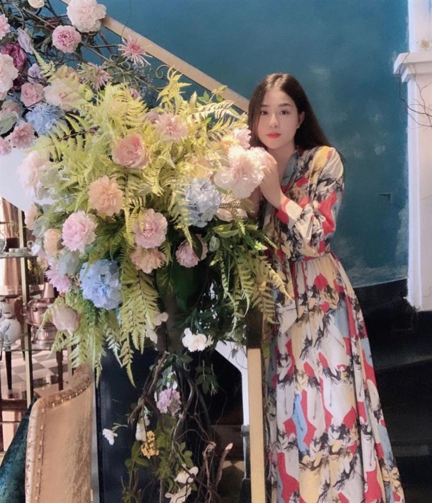 Vợ sắp cưới của hậu vệ Nguyễn Phong Hồng Duy: Gia thế khủng, sắc vóc khiến fan nữ ghen tị-8