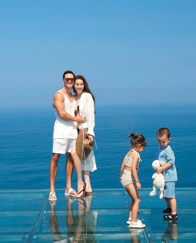 Bikini đón hè của sao Việt: Học Hồ Ngọc Hà chọn phụ kiện để chụp hình thêm cuốn hút-12