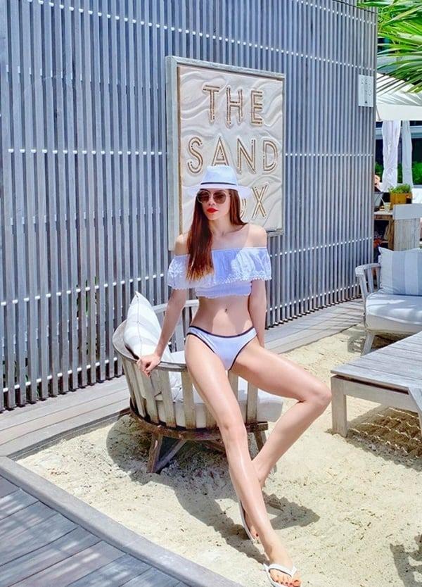 Bikini đón hè của sao Việt: Học Hồ Ngọc Hà chọn phụ kiện để chụp hình thêm cuốn hút-6