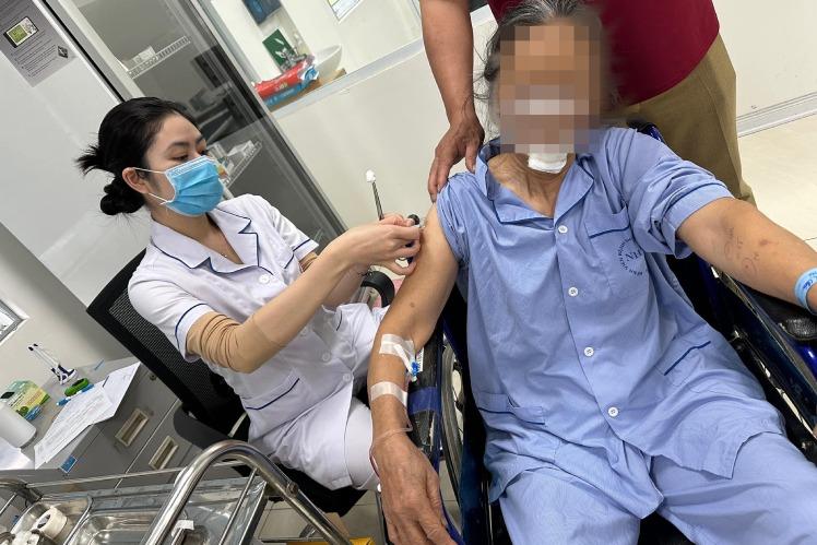 Người phụ nữ phải khâu 70 mũi vì chó nhà hàng xóm tấn công-1