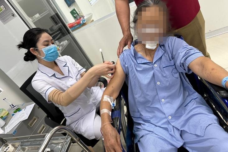 8 năm không dám bồng con đi dạo vì hàng xóm nuôi gần 100 con chó, mèo-6